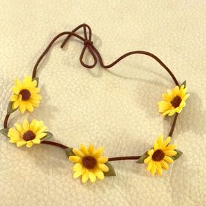 🌼🌻sunflower headband. Ties to adjust size